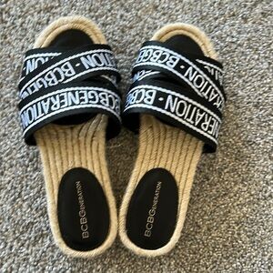 Women’s BCBGeneration raffia slide sandals. Size 8.